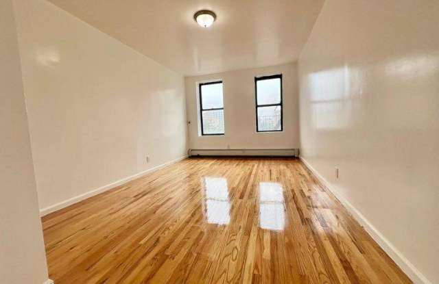 1001 Walton Avenue Gallery 2