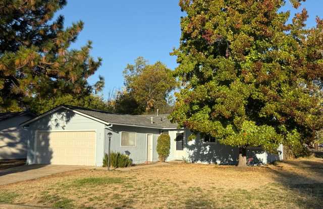 Easy Ashland Living on a Peaceful Corner Lot Gallery 1