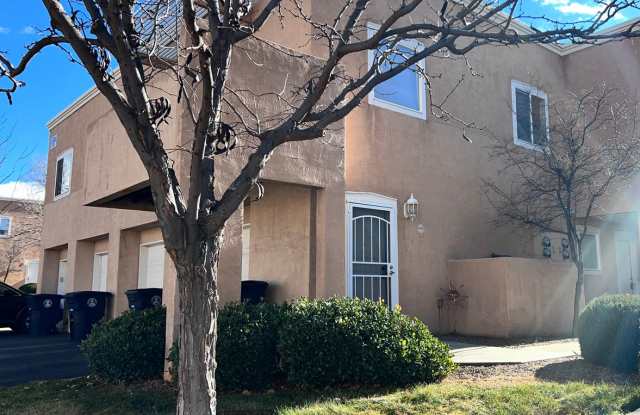Gated community, 2 Br, 2.5 Ba w/ appliances & 1 car garage Gallery 1