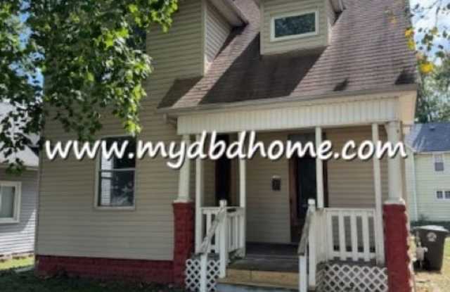 825 W 4th St photos photos