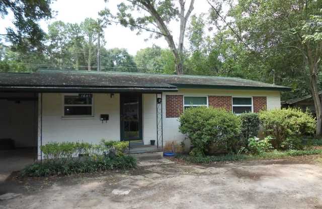 4 bed 2 bath house, walk to stadium! Available Now or August 2025 photos photos