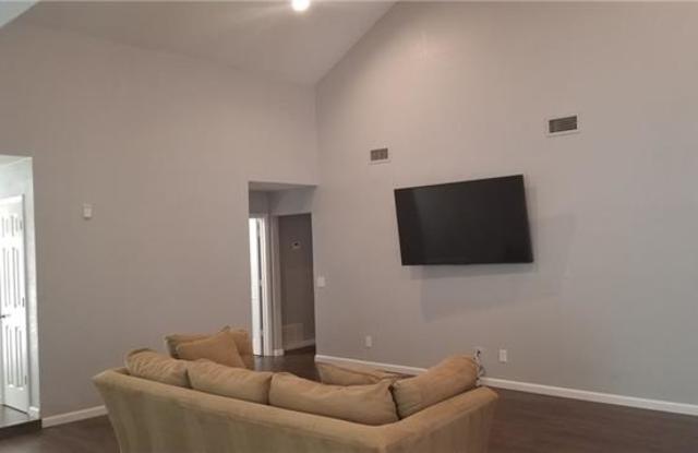 1309 Brookfield Lane Gallery 3