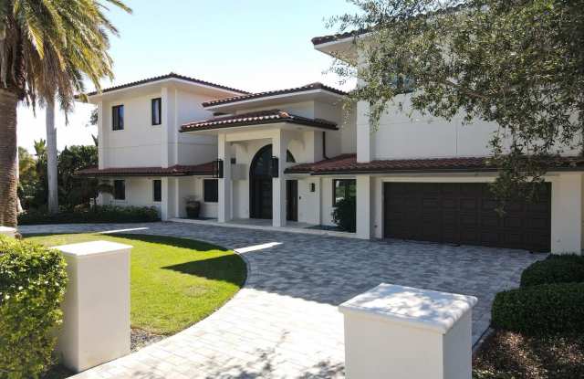Exclusive Bird Key Waterfront Estate – 5BR Luxury Annual Rental photos photos Exclusive Bird Key Waterfront Estate – 5BR Luxury Annual Rental photos photos