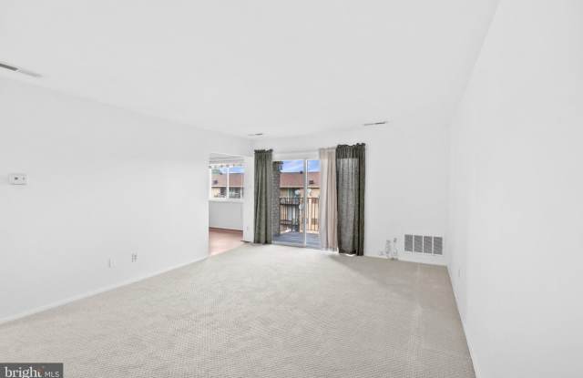 6284 ROSE HILL Drive Gallery 3