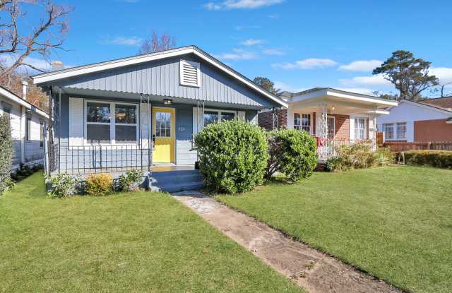 3 BED | 2 BATH | REAR OFF-STREET PARKING | AVAILABLE MID-NOVEMBER photos photos