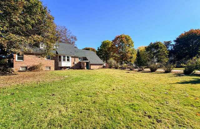 4BR/2BA LISBON FALLS BRICK CAPE LONG TERM RENTAL Gallery 4