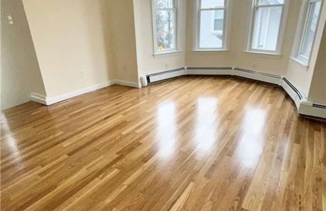 31 Bayview Avenue Gallery 4
