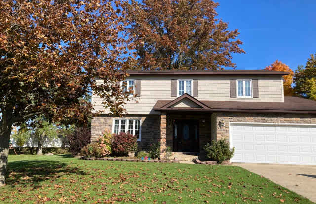 4Berdoom Colonial with 2 Car Attached Garage House for rent in Strongsville photos photos