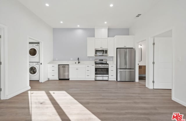 10318 Burin Ave - 10318 South Burin Avenue, Inglewood, CA 90304