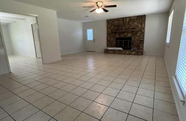 2819 Lawnwood Drive Gallery 3