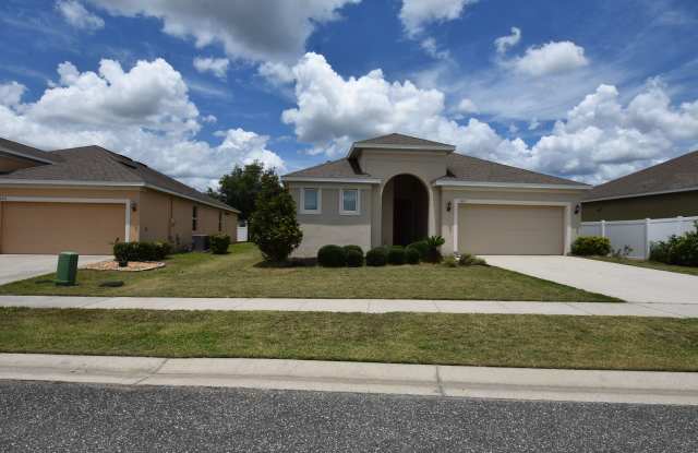 4 bedroom 2 bath double garage Single Family Home for rent at 1333 Merion Dr Mt. Dora FL 32757, photos photos