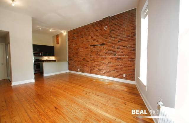 2208 N Clark St photos photos