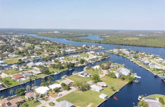 2102 Barbados Avenue - 2102 Barbados Avenue, Fort Myers Shores, FL 33905