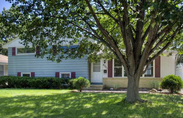 $500 Off 1st Month's Rent - 4 Bedroom House  Big Yard! photos photos