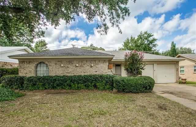 1916 Victoria Drive - 1916 Victoria Drive, Arlington, TX 76012