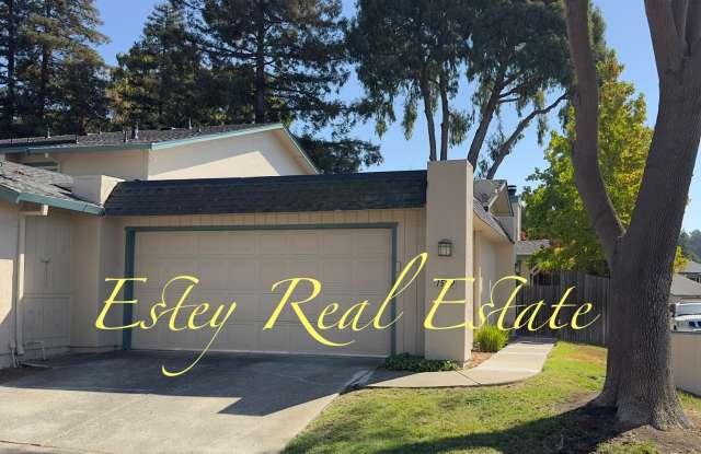 Single Story townhome, water/sewer paid by homeowner - 1599 London Drive, Benicia, CA 94510