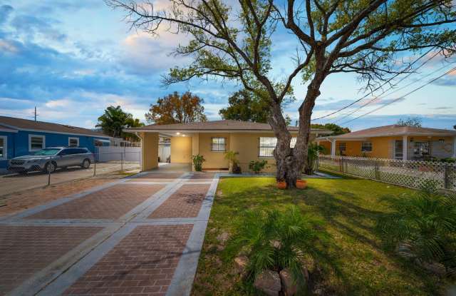 3 bedroom 3 bathroom Home in the Heart of Tampa-All Inclusive - 3312 West Braddock Street, Tampa, FL 33607 3 bedroom 3 bathroom Home in the Heart of Tampa-All Inclusive - 3312 West Braddock Street, Tampa, FL 33607