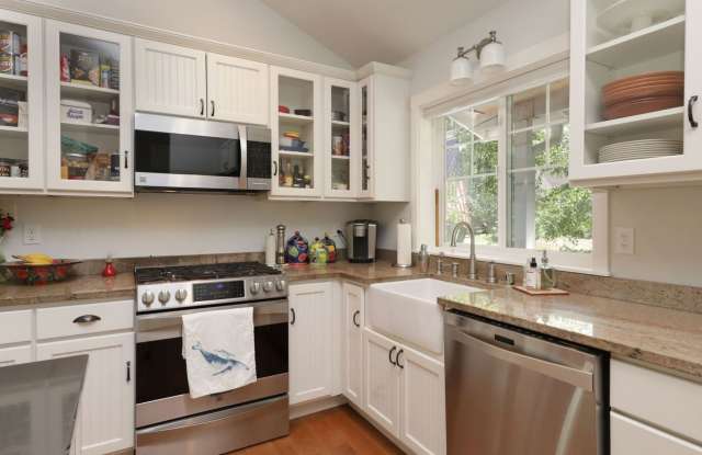 Beautifully Furnished Home Available Now through May 15th, 2027. Gallery 4