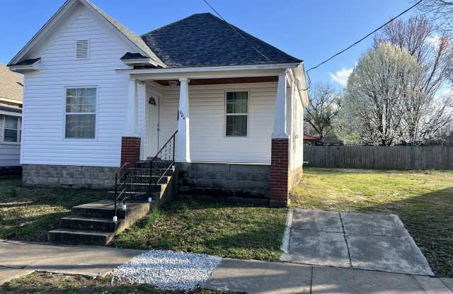 904 W 1st St photos photos