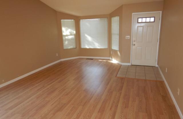 Cute 4 bedroom home in Silver Shores Gallery 3