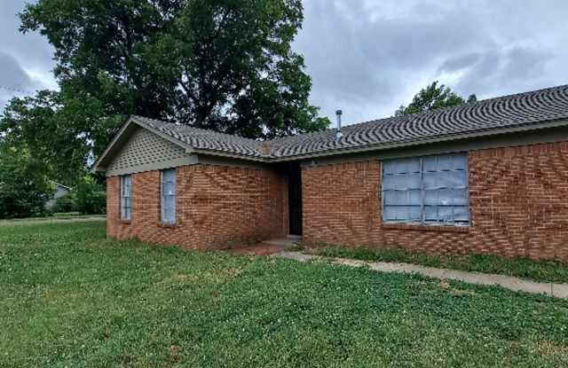 Welcome to 606 Weaver Drive! HALF OFF FIRST MONTHS RENT!! - 606 Weaver Road, West Memphis, AR 72301