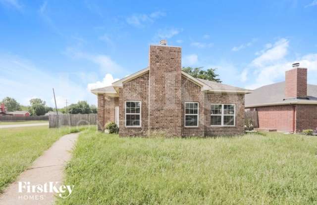 1633 Mockingbird Lane - 1633 Mockingbird Lane, DeSoto, TX 75115
