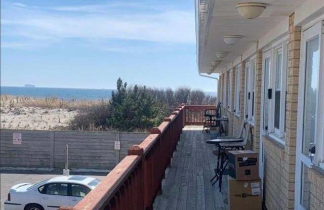 979 Oceanfront Gallery 1