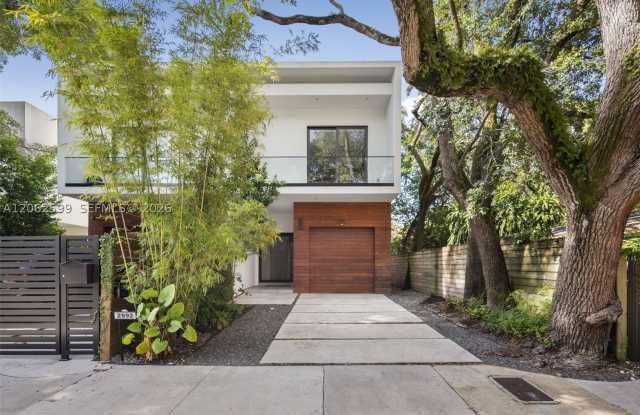 2992 Coconut Ave photos photos