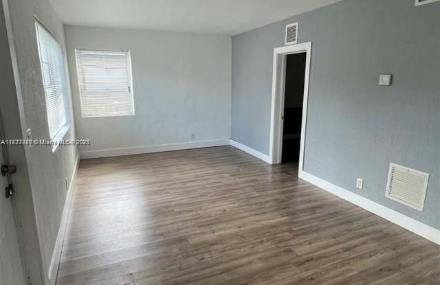 850 81st St photos photos