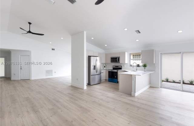 46 Gables Blvd Gallery 2