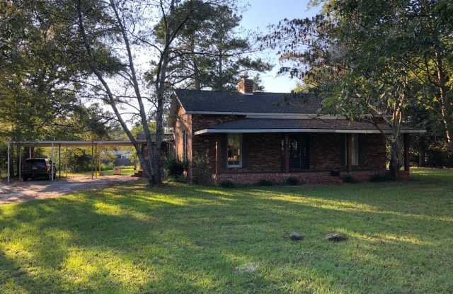 SPACIOUS THREE BEDROOM, TWO BATH HOME Gallery 4