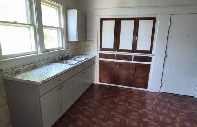Spacious 3 Bedroom Located Near University Of Toledo photos photos