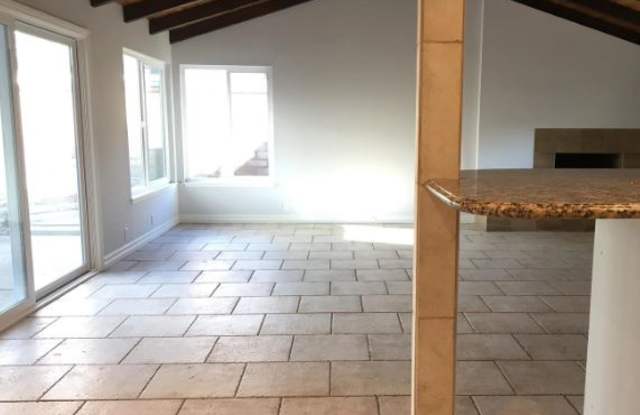 5531 Serene Drive Gallery 4