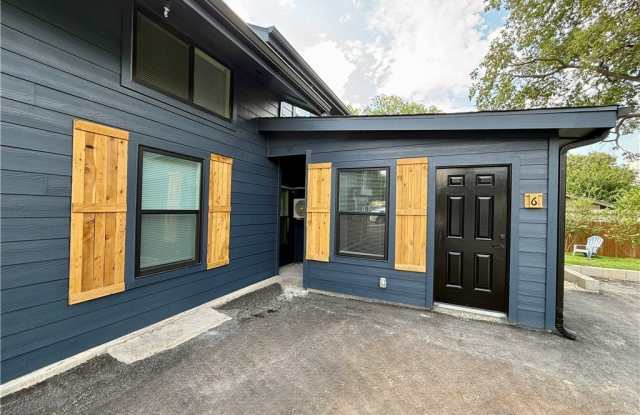 2204 W San Antonio Street - 2204 West San Antonio Street, New Braunfels, TX 78130