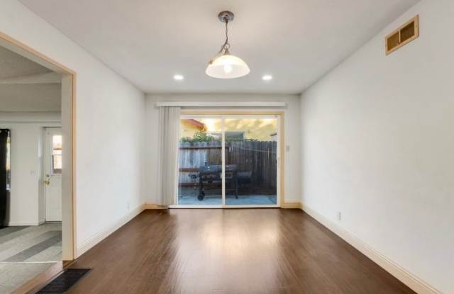 1654 Hemlock Street Gallery 4