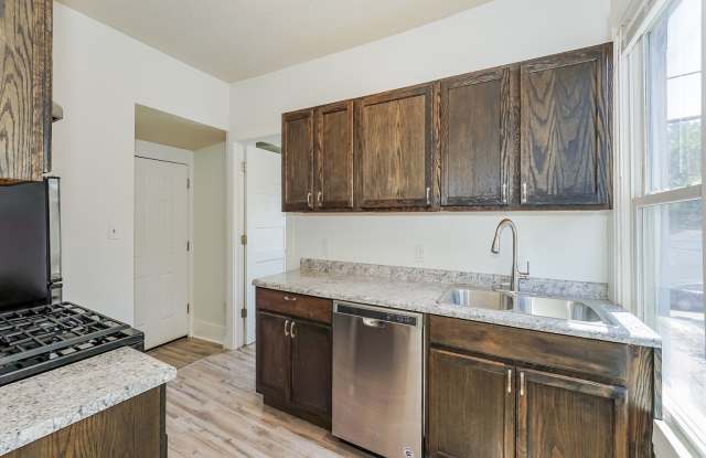 1115 1/2 4th Street NE photos photos