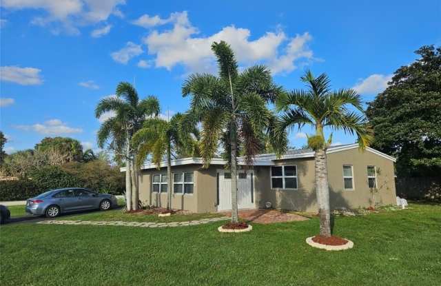 2586 NW 58th Ave photos photos