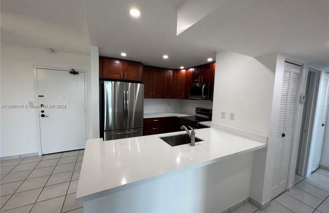 9682 Fontainebleau Boulevard - 9682 Fontainebleau Boulevard, Fountainebleau, FL 33172