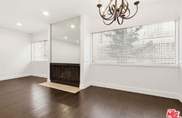 11656 Montana Avenue Gallery 4