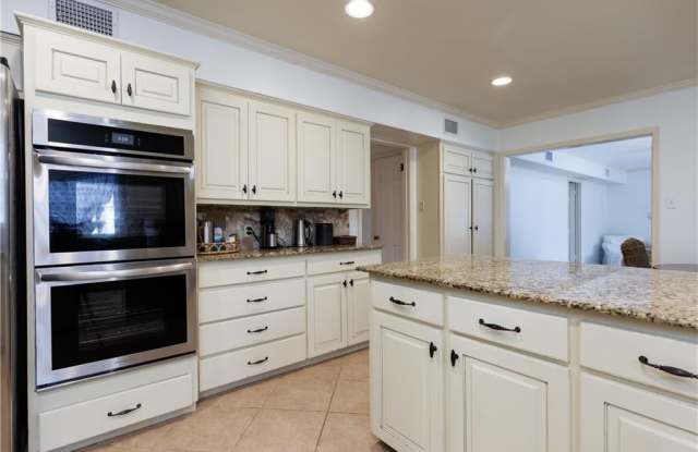 3755 Claridge Road N Gallery 4