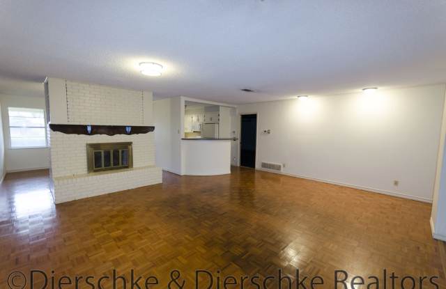 Large 4 bedroom in College Hills READY NOW! photos photos