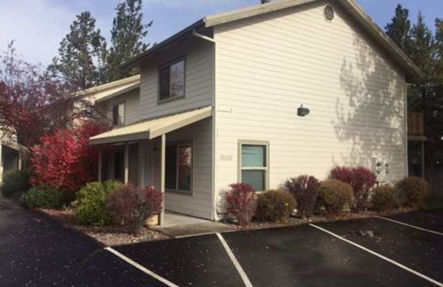 2 Bed/1.5 Bath Apartment in NE Bend - Neil Way Gallery 1