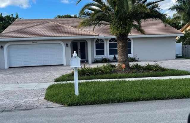 7485 Royal Palm Blvd photos photos