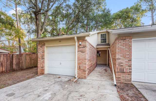 Private end-unit townhouse in prime location!!! - 595 Emerald Lane, Wright, FL 32547