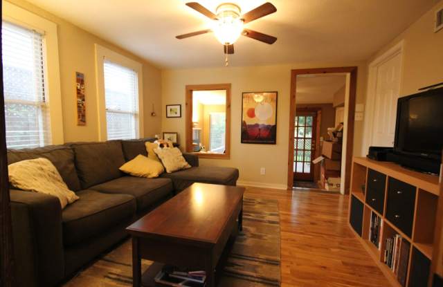 LARGE 2/1 HOUSE W/OFFICE/FLEX AREA OFF EACH BEDRM W/ENTRANCES TO DECK, PATIO Gallery 4
