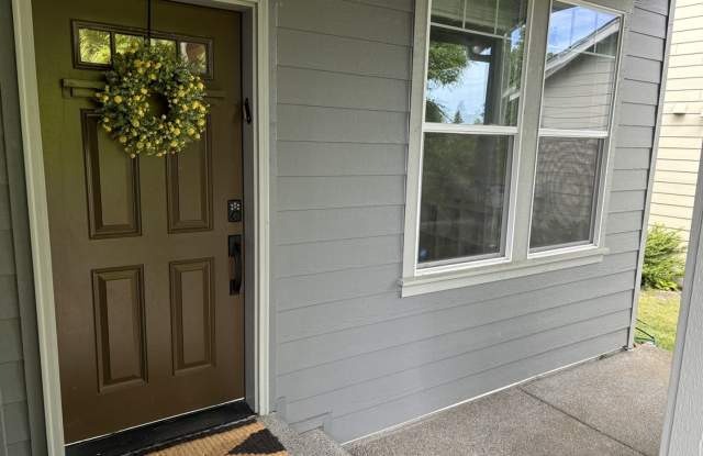 Stunning 4 Bed Yelm Home with Vaulted Ceilings & Modern Amenities! Gallery 4