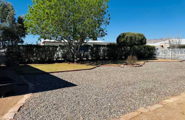 Charming 2-Bedroom Home Near the Colorado River with RV Parking- SHORT or LONG Term Gallery 4