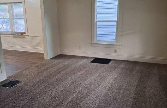 3 BR House Near North Side High School Gallery 3