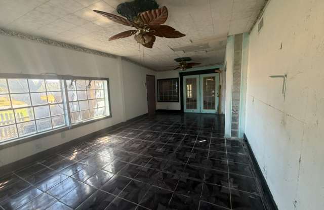 1606 Austin Street Gallery 2
