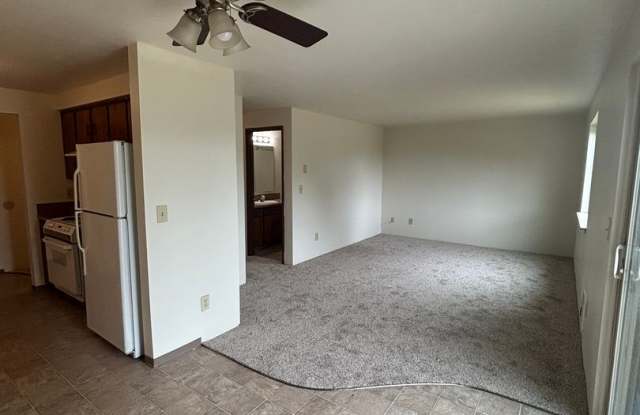 Redwood Manor Apartments LLC photos photos
